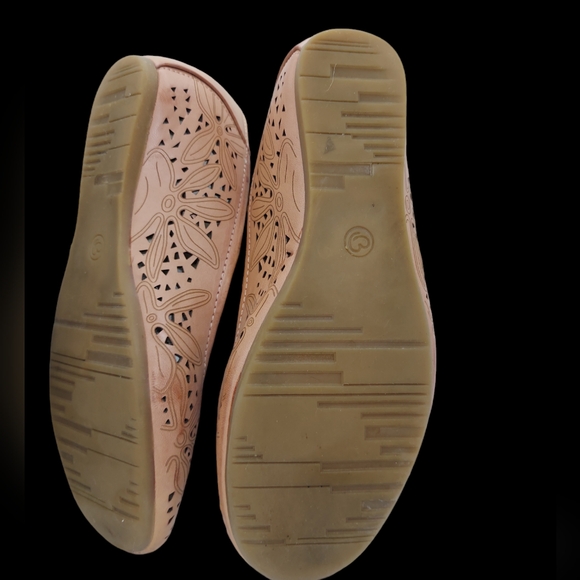 Baretraps Mariah Slip-On Flats Light Coral Women's Size 8 - Picture 4 of 7